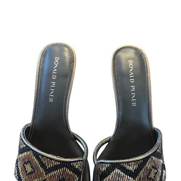 Donald J Pliner Vimms Beaded Slip On Sleek Elegant  Heels Toe Post NEW Size 8.5 - Picture 5 of 13